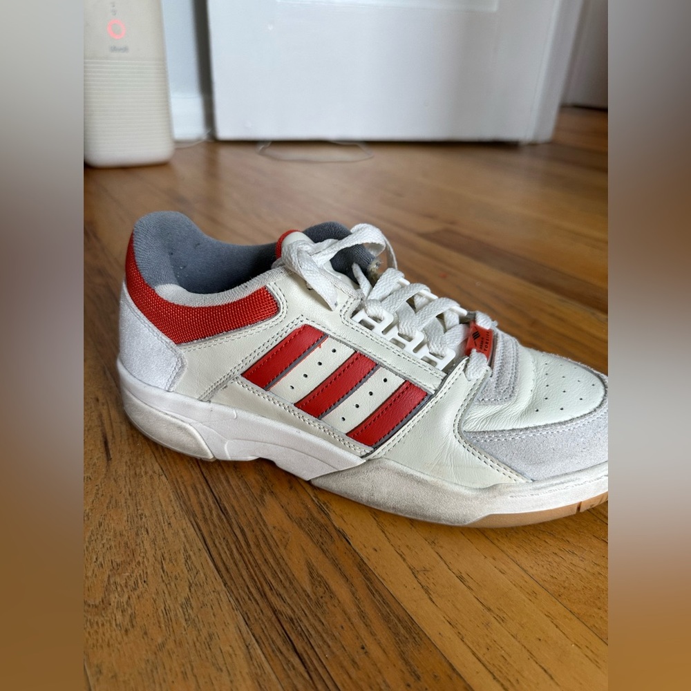adidas Originals White Torsion Tennis Low
Sneakers Men's 8.5 women's 10